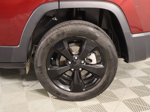 Used 2021 Jeep Cherokee Latitude Plus image 18