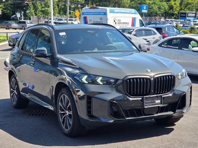 Used 2025 BMW X5 xDrive40i w/ M Sport Package AWD/4WD image 3