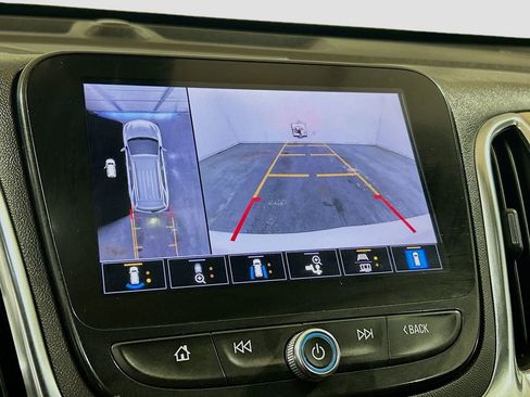 Used 2024 Chevrolet Equinox Premier FWD image 11