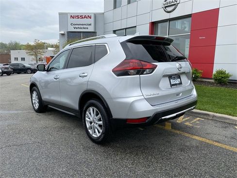 Certified 2018 Nissan Rogue SV image 6