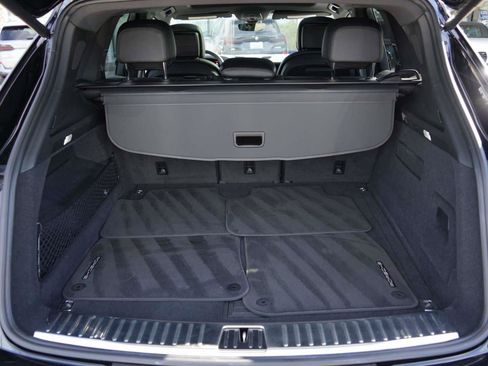 Used 2024 Porsche Cayenne image 5