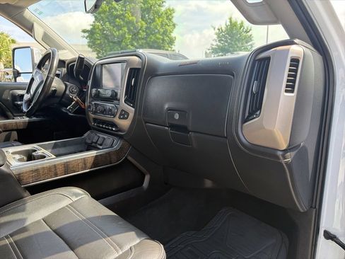 Used 2016 GMC Sierra 2500 Denali w/ Suspension Package, Off-Road AWD/4WD image 14