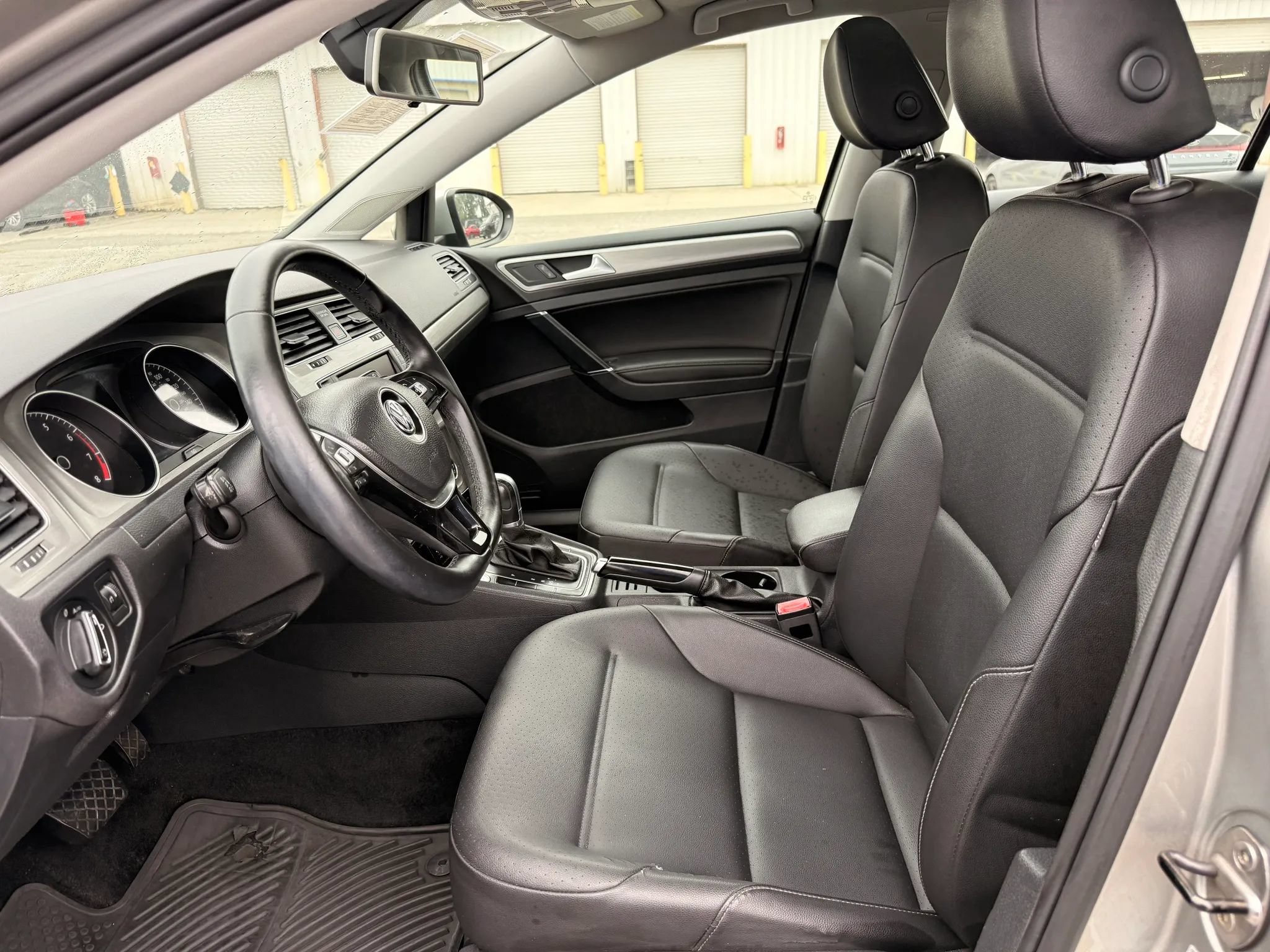 Used 2017 Volkswagen Golf Wolfsburg Edition FWD image 2