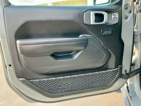 Used 2021 Jeep Wrangler Unlimited Islander image 43