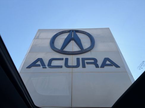 Used 2024 GMC Yukon Denali w/ Advanced Technology Package image 2