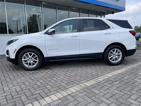 Used 2023 Chevrolet Equinox LT AWD/4WD image 2