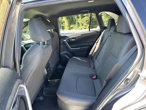 Used 2022 Toyota RAV4 SE w/ SE Grade Weather Package AWD/4WD image 31