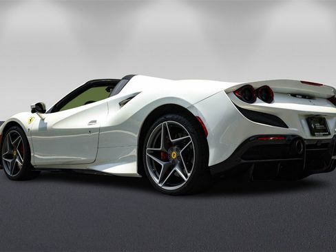 Certified 2022 Ferrari F8 Tributo image 5