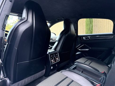 Used 2023 Porsche Cayenne Turbo S image 45