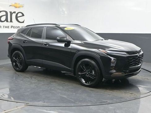 Used 2025 Chevrolet Trax ACTIV w/ Sunroof Package FWD image 6