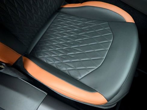 Used 2024 Aston Martin DB12 Coupe RWD image 17