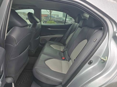 Used 2020 Toyota Camry XLE w/ Sunroof Package image 16