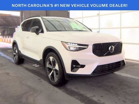 Used 2026 Volvo XC40 B5 Plus AWD/4WD image 1