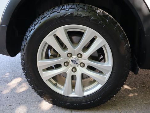 Used 2019 Ford Explorer XLT w/ Equipment Group 202A AWD/4WD image 45