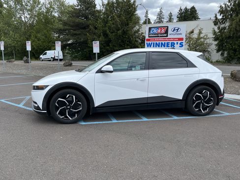 Used 2024 Hyundai Ioniq 5 SEL RWD image 2