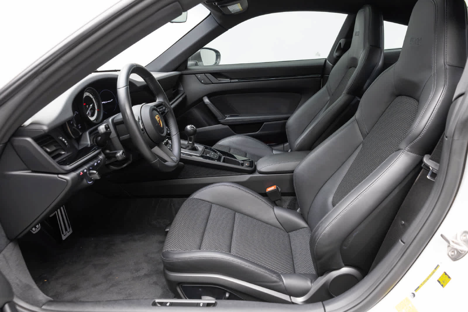 Used 2024 Porsche 911 Carrera T RWD image 11