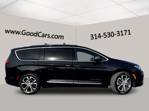 Used 2024 Chrysler Pacifica Pinnacle image 3