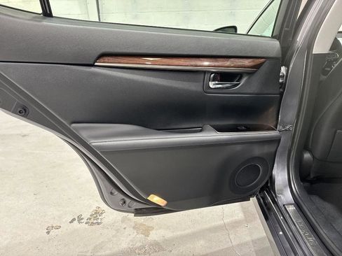 Used 2018 Lexus ES 350 w/ Luxury Package w/Wood Trim image 61