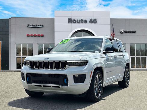 Used 2023 Jeep Grand Cherokee Overland AWD/4WD image 2