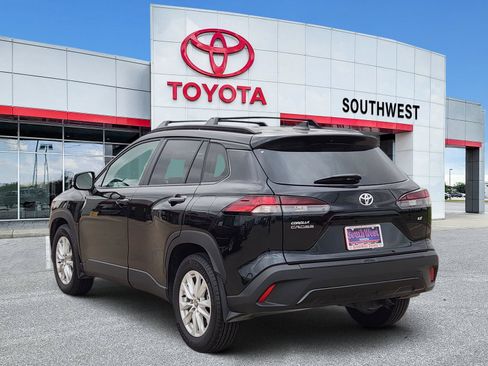 Used 2026 Toyota Corolla Cross LE w/ Moonroof Package FWD image 4