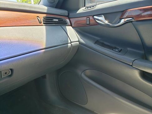Used 2002 Cadillac De Ville w/ Comfort/Convenience Pkg FWD image 21