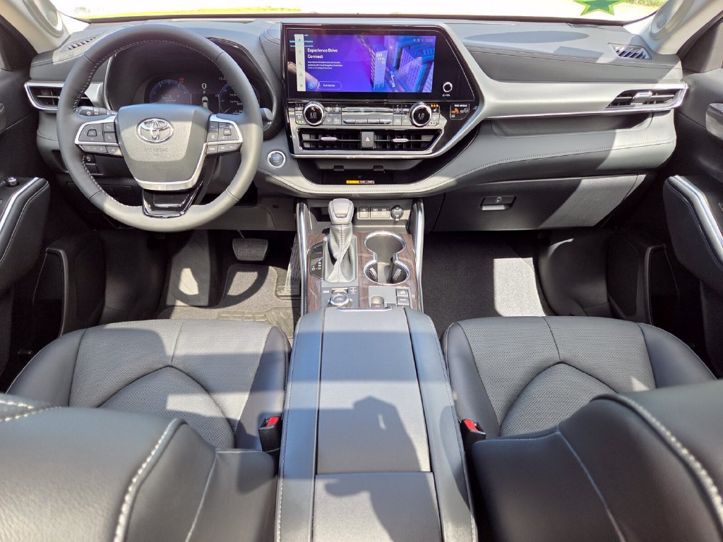 Certified 2026 Toyota Highlander Platinum AWD/4WD image 5