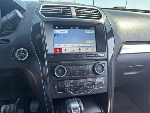 Used 2017 Ford Explorer XLT w/ Equipment Group 202A AWD/4WD image 9
