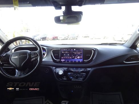 Used 2021 Chrysler Pacifica Touring-L w/ Uconnect Theater Family Group image 26