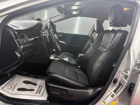 Used 2014 Toyota Camry SE image 9