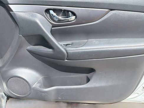 Used 2016 Nissan Rogue S w/ Appearance Package AWD/4WD image 17