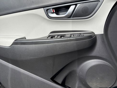 Used 2023 Hyundai Kona SEL w/ Convenience Package image 11