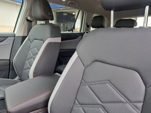 New 2026 Volkswagen Atlas Peak Edition image 17