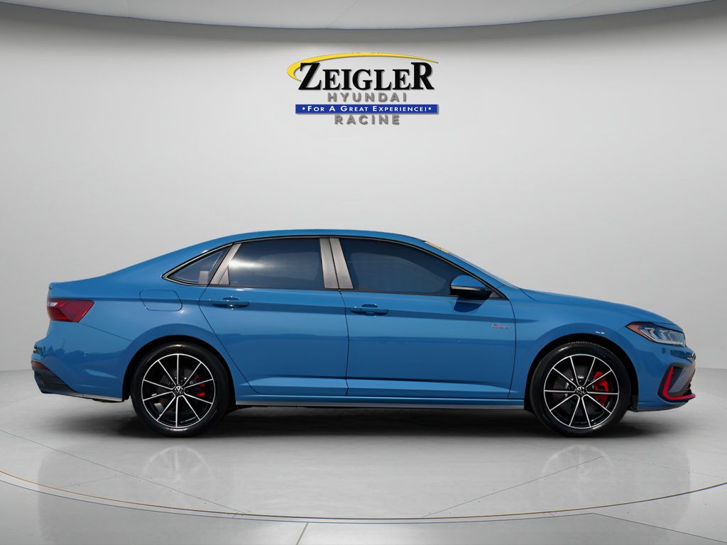 Used 2025 Volkswagen Jetta GLI Autobahn FWD image 8