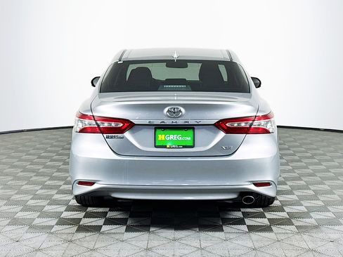 Used 2019 Toyota Camry XLE image 11