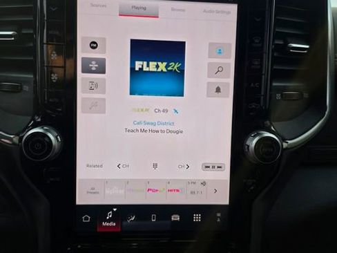 Used 2026 RAM 2500 Laramie AWD/4WD image 14