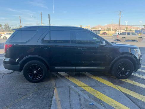 Used 2017 Ford Explorer XLT FWD image 6