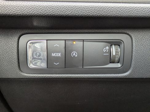 Used 2024 Chevrolet Traverse LT image 17