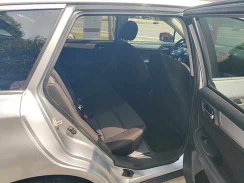 Used 2016 Subaru Outback 2.5i Premium image 18