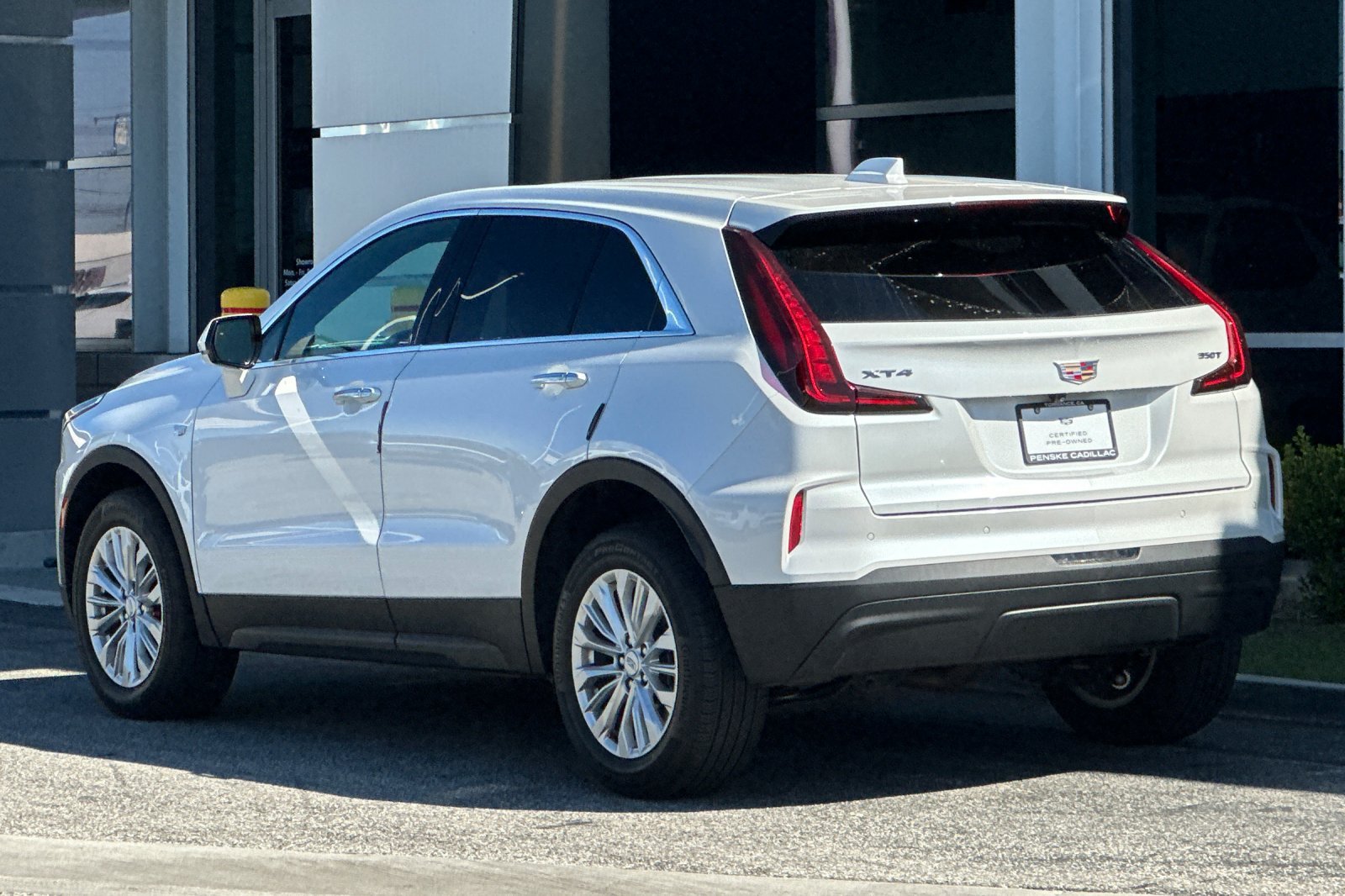 Used 2024 Cadillac XT4 Luxury FWD image 6