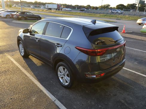 Used 2018 Kia Sportage LX w/ LX Technology Package image 11
