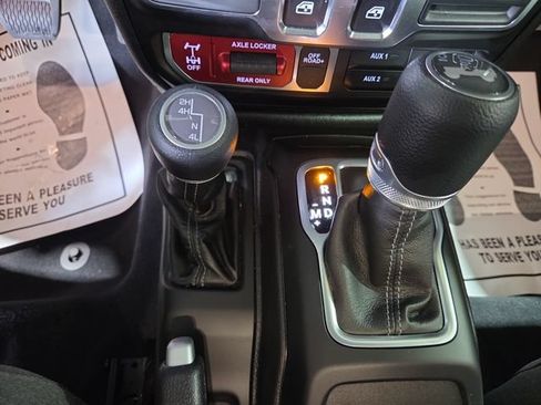 Used 2025 Jeep Wrangler Sport AWD/4WD image 21