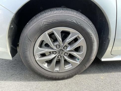 Used 2022 Toyota Sienna XLE FWD image 5