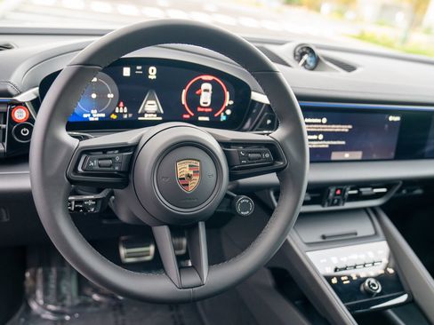 New 2025 Porsche Macan 4S Electric image 14