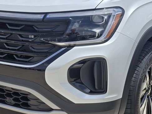 New 2026 Volkswagen Atlas Cross Sport SE FWD image 7