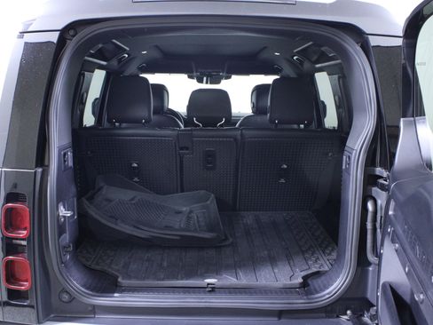 Used 2024 Land Rover Defender 110 S image 10