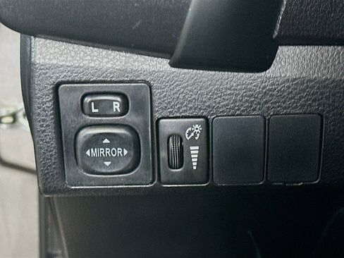 Used 2017 Toyota Corolla LE image 16