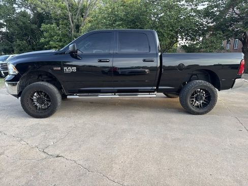 Used 2020 RAM 1500 Classic SLT AWD/4WD image 3