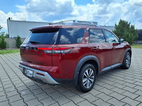 Used 2023 Nissan Pathfinder SL AWD/4WD image 2