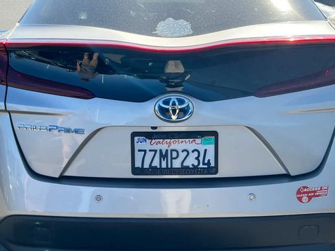 Used 2017 Toyota Prius Prime Advanced w/ Carpet Mat Package FWD image 19