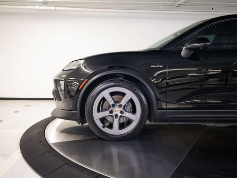 Certified 2024 Porsche Macan 4 Electric AWD/4WD image 11
